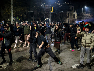 Haos u Sofiji, na policiju letjele flaše i kamenice (VIDEO)