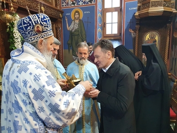 Episkop Fotije u manastiru Tavna:”Neprestano se molimo Bogu za napredak srpskog naroda” 