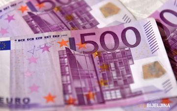 Skandal na svadbi: Mladencima poklonio lažnih 500 evra pa tražio kusur
