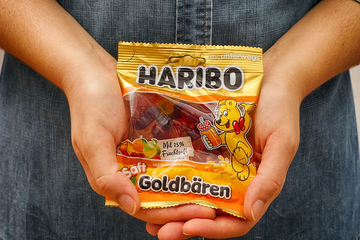 Muškarac našao Haribov ček od 9 miliona KM, u znak zahvalnosti poslali mu 6 paketića bombona