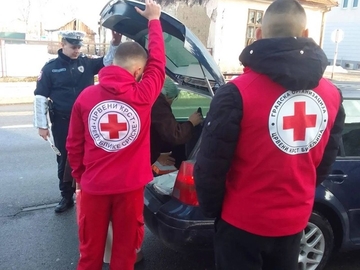 Akcija policije i Crvenog krsta u Bijeljini: Vozači će besplatno dobiti 150 "poklona"