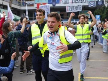 "Od mog sela do Brisela": Studenti iz Srbije danas trče od Minhena do Augsburga – uprkos kiši i 70 km rute