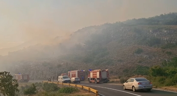 I dalje teška situacija u Trebinju: Požar sa Leotara se spušta ka magistralnom putu