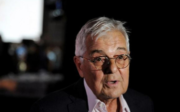 SAHRANA BRANKA CVEJIĆA Glumci Miki Manojlović i Irfan Mensur neutješni, pristižu i ostale kolege