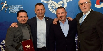 "Zlatna plaketa" pripadnicima Helikopterskog servisa Srpske