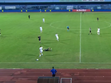 Na terenu proveo samo 17 sekundi: Ovo je jedan od najluđih crvenih kartona (VIDEO)