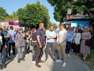 Građani i opozicionari došli pred Tužilaštvo podržati Miličevića 