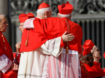 Koliko mjesečno zarađuju kardinali koji biraju papu?