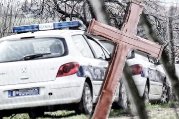 Tukao krstom policajce jer su mu saopštili da mu je žena oživjela