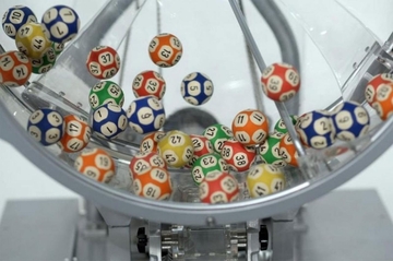 Dobitnik sakrio od porodice da je osvojio 30 miliona dolara na lutriji: Ne želim da se ulijene