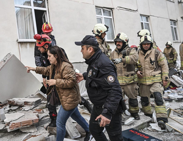 Urušila se zgrada u Istanbulu: Sedam ljudi pod ruševinama, pet spašeno