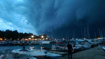 Jako nevrijeme u Dalmaciji, ulice pod vodom (VIDEO)