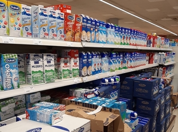 Mlijeka sve manje u marketima TRGOVCI PREDLOŽILI ZABRANU IZVOZA DOK SE SITUACIJA NE STABILIZUJE