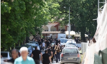 TOPOLA ZAVIJENA U CRNO Selom odzvanjaju jecaji za porodicom Jokić