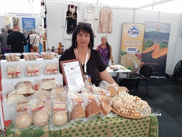 Zdenka iz Lopara mjesečno proizvede do 200 kg sira: Potražnja ogromna, kupuju restorani, trgovački lanci, dijaspora... (FOTO)