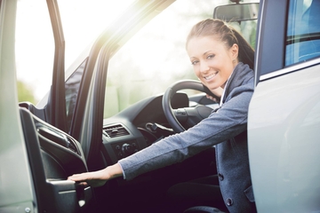 Ne otvarajte vrata automobila lijevom rukom