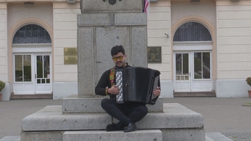Mladi harmonikaš iz Čilea oduševljen Bijeljinom