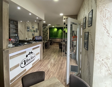 Vlasnik restorana "Gradske ćevabdžinice Vučko" počastio vatrogasce ručkom u znak zahvalnosti za njihov rad 