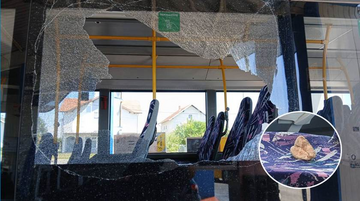 U Srebreniku kamenovan autobus sa djecom iz Krepšića
