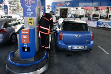 SAD po treći put odložile sankcije NIS-u