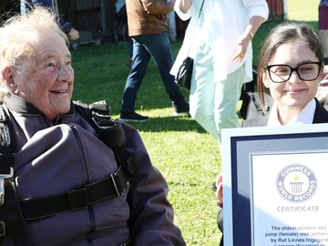 Starica (103) skočila padobranom i oborila rekord