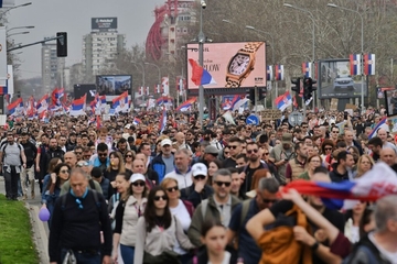 Rijeke ljudi se slivaju u centar iz svih dijelova Beograda
