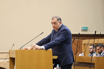 Dodik na skupštini nazvao pilota Vlade Srpske: Halo, kad si zadnji put bio u Britaniji?