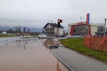 Na pojedinim saobraćajnicama kolaps zbog obilne kiše