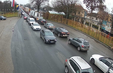 Duge kolone vozila na granici sa Hrvatskom