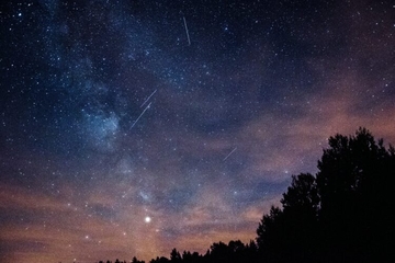 U noći s utorka na srijedu biće vidljiva meteorska kiša