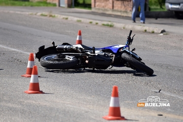 ZADRŽAN U BIJELJINSKOJ BOLNICI U sudaru motora i automobila povrijeđen maloljetnik