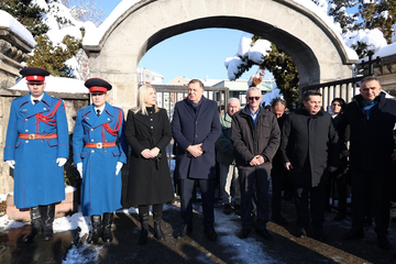 Počelo obilježavanje Dana Republike polaganjem vijenaca