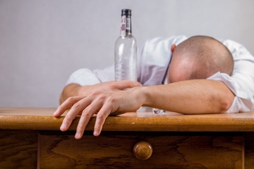 Koliko dugo alkohol ostaje u vašem organizmu? Stručnjak otkriva kako brzo očistiti tijelo