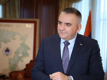 Minić uz Njegošev stih ispraća Šmita?