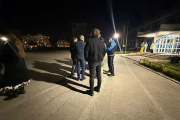 Roditelji se okupili ispred škole u Sarajevu: "Jedna učenica mjesecima maltretira našu djecu"