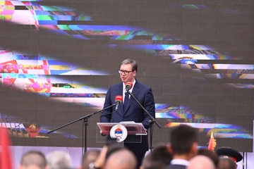 Vučić: Istorijski trenutak zahtijeva od srpskog naroda da se ujedini pod trobojkom