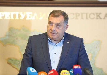 Dodik o Šmitu: „Onaj ko misli da je on visoki predstavnik, neka ga vodi kući, neka se zabavlja s njim“