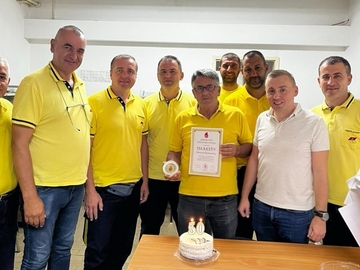 Poštar iz Bijeljine darovao krv 50 puta, kolege mu priredile svečani doček