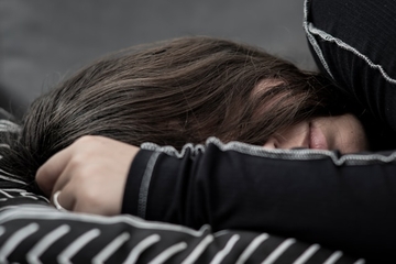 Šta znači kada sanjate pokojnika – poruka iz podsvijesti ili iz drugog svijeta?