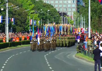 VOJNA PARADA U ZAGREBU Hrvatska slavi egzodus 250.000 Srba
