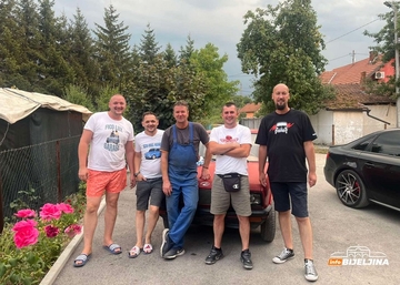 Bijeljinac Oliver poklonio Yuga  drugaru Nedimu: “Bile su mu pune oči suza” (FOTO)