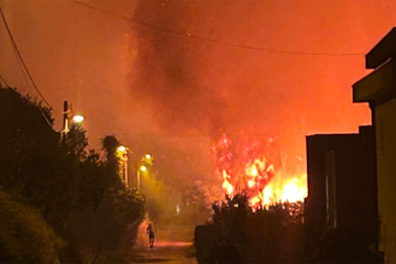 Veliki požar na hrvatskom primorju: Zatvorena magistrala, brane se kuće