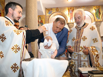 Dodik kumovao maloj Bogdani