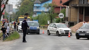 Nezgoda na putu Tuzla - Bijeljina, dvije osobe povrijeđene (FOTO)