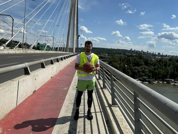 Banjalučanin driblao 300 km do Beograda za Sergeja: Aleksa Krsojević završio humanitarnu misiju na Banovom brdu