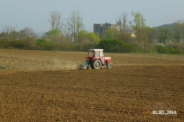 Visoke temperature ne idu naruku ratarima i voćarima