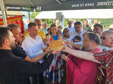 Kumovao u rodnom mjestu: Načelnik Gajić na slavi hrama u Mezgraji