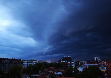 Temperatura se spušta i za 15 stepeni: U narednih par sati JAKA KIŠA I GRMLJAVINA stižu u ove krajeve