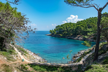 Drama na plaži u Hrvatskoj: Žena prestala da diše, spasili je policajci
