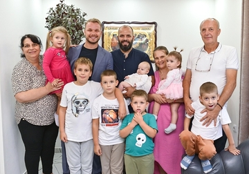 Draško Stanivuković posjetio porodicu sa sedmoro djece iz Milića 